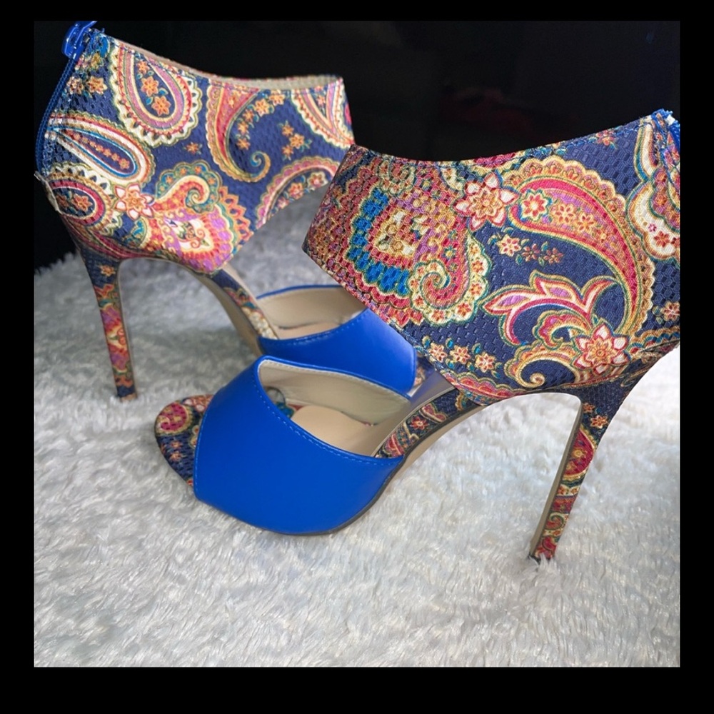 Vibrant Blue High Heels with Paisley Design
